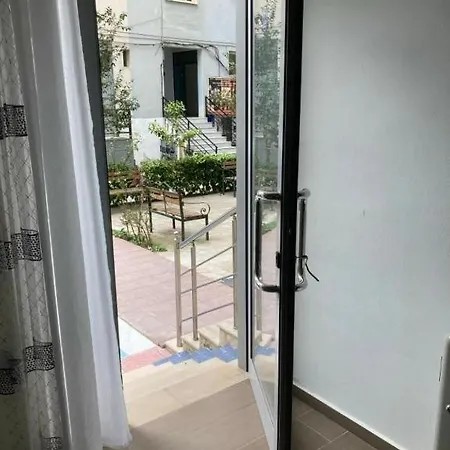 Detjon 3* فلورا